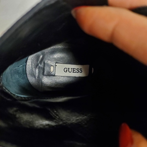 NWT GUESS black Latoian 9.5 felt/suede buckle bootie - Picture 2 of 7